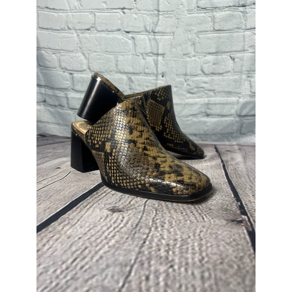 Vince Camuto Women's‎ Bristina Military Green Glossy Python Leather Size 6 - Picture 1 of 6
